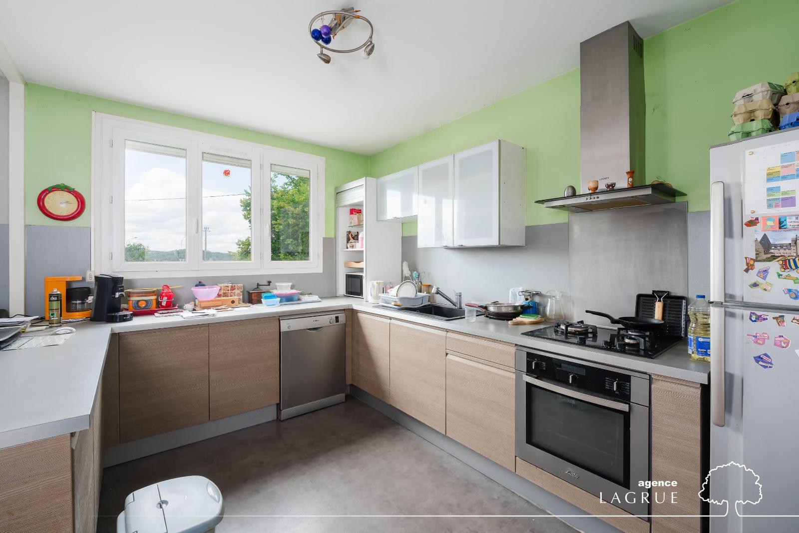 maison 6 pièces - CUSSET